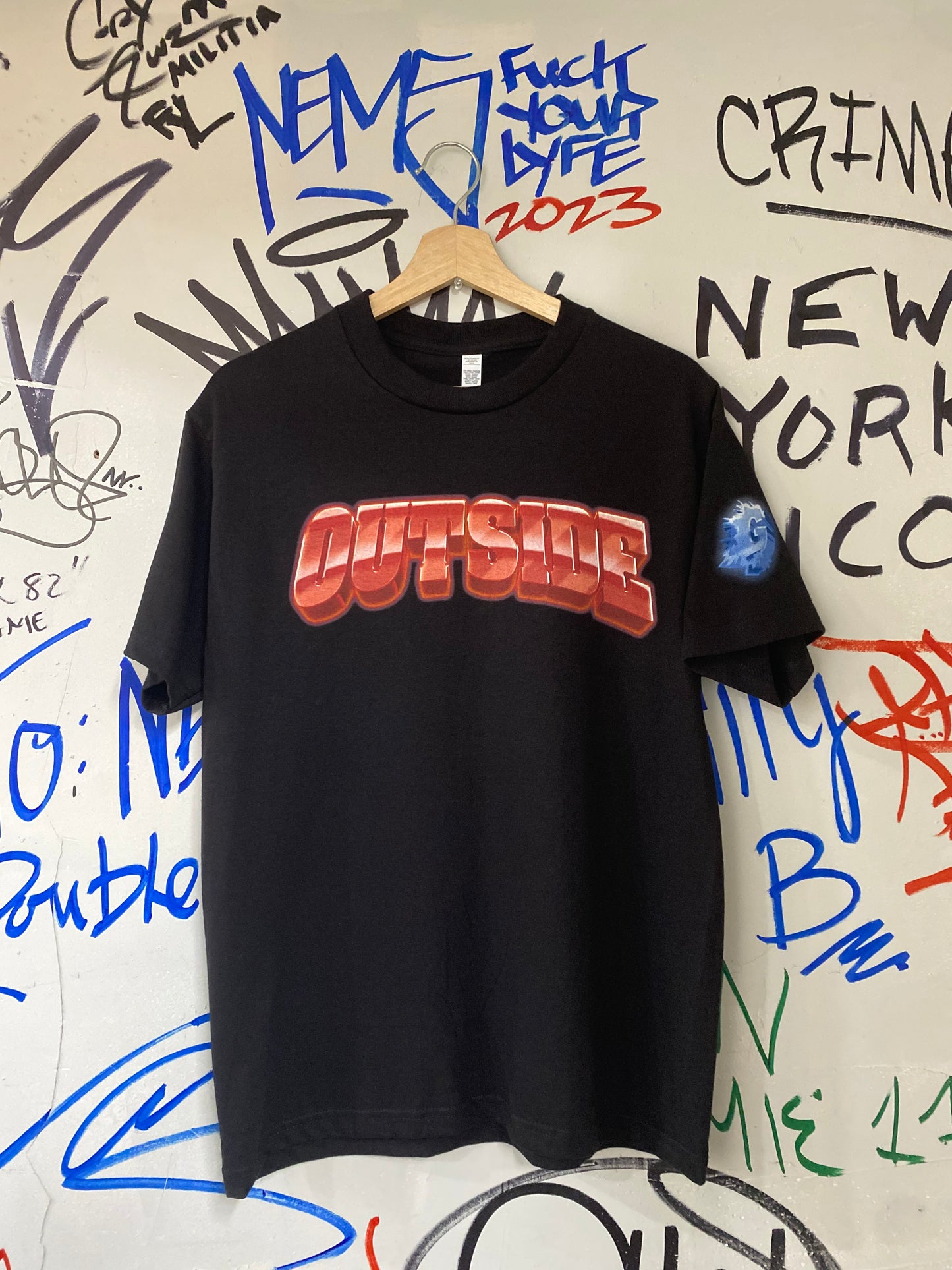 OUTSIDE T SHIRT