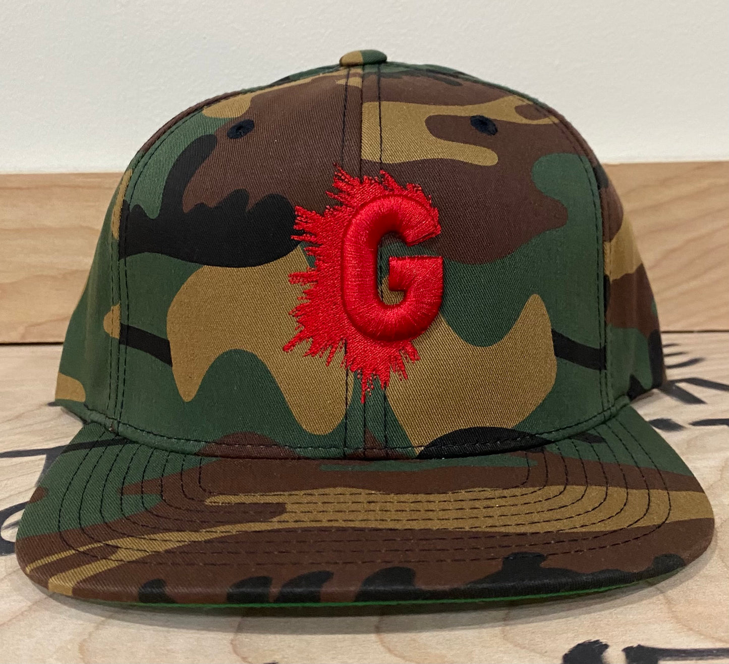 RED G LOGO CAMO SNAPBACK